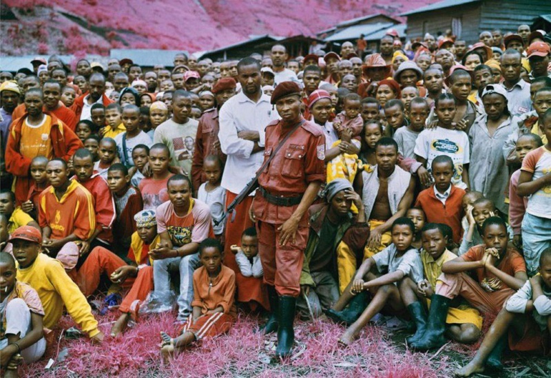 Richard Mosse "Розовая война в Конго"  Инфракрасная пленка Kodak Aerochrome Phot1484