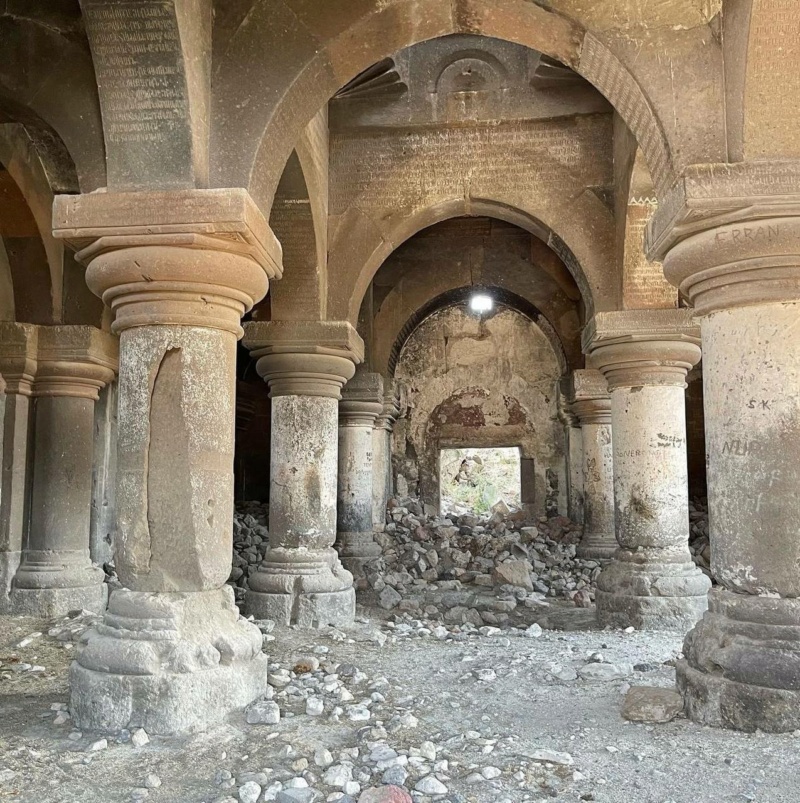 Руины монастыря Хоромос, который основали в X в. армянские монахи, бежавшие из Византийской империи. Phot1989