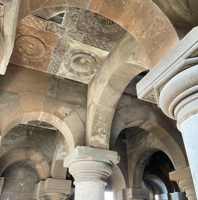 Руины монастыря Хоромос, который основали в X в. армянские монахи, бежавшие из Византийской империи. Phot1994