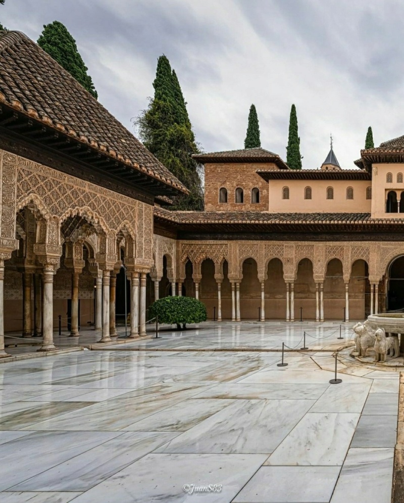 Альгамбра (исп. Alhambra) — архитектурно-парковый ансамбль, расположенный на холмистой террасе в восточной части города Гранада Phot2021