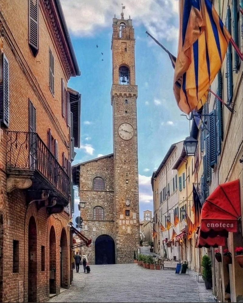 Италия - Небольшой город Монтальчино в Тоскане, Италия  Photo996