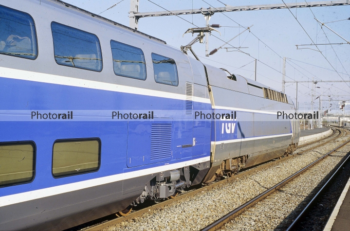 TGV-R Kato : échange motrices POS contre Réseau Maquet10