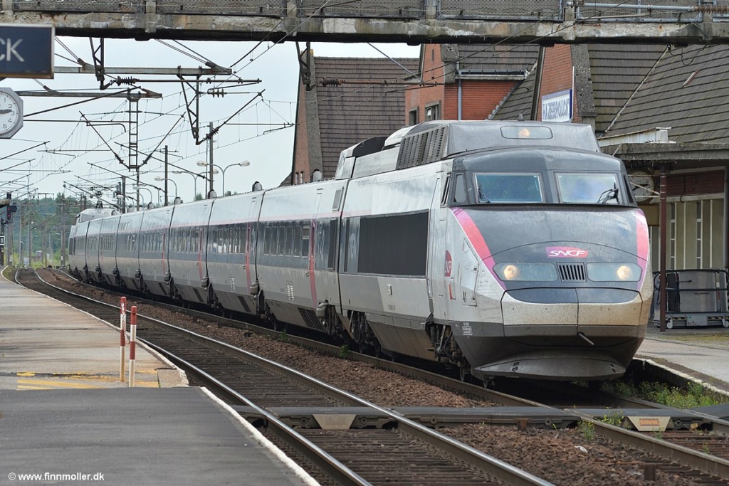 TGV PSE Carmillon sur base TGV Lyria et motrices TGV PSE kato Sncf-t11