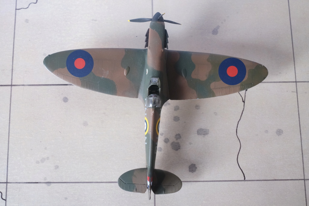 Supermarine Spitfire Mk Ia - AZ Model  1/72° Dscf9413