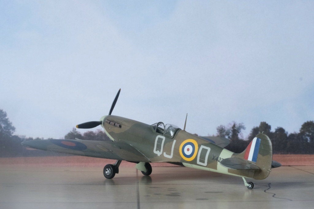 Supermarine Spitfire Mk Ib- AZ Model  1/72° Dscf9414