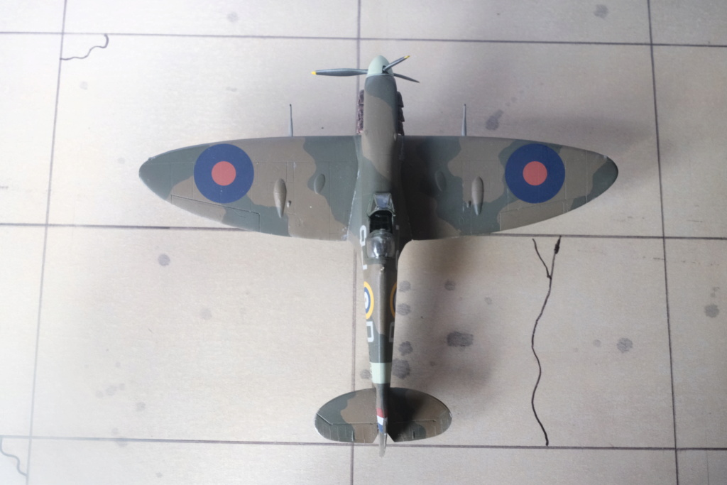 Supermarine Spitfire Mk Ib- AZ Model  1/72° Dscf9421
