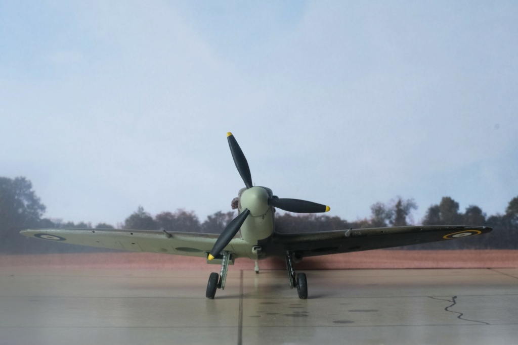 Supermarine Spitfire Mk Ib- AZ Model  1/72° Dscf9423
