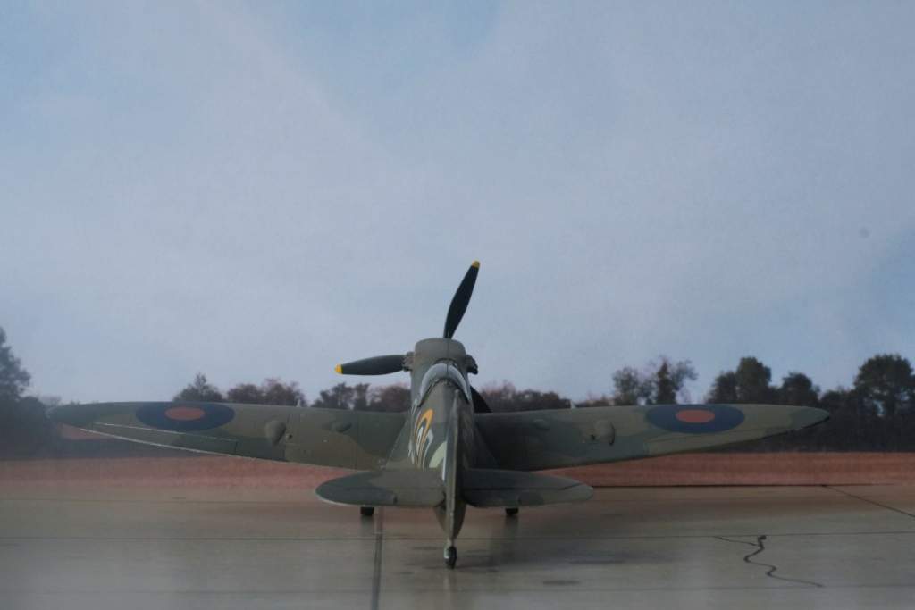 Supermarine Spitfire Mk Ib- AZ Model  1/72° Dscf9424