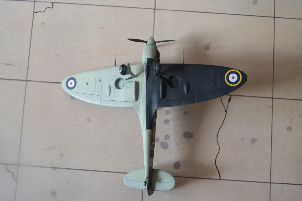 Supermarine Spitfire Mk Ib- AZ Model  1/72° Dscf9425