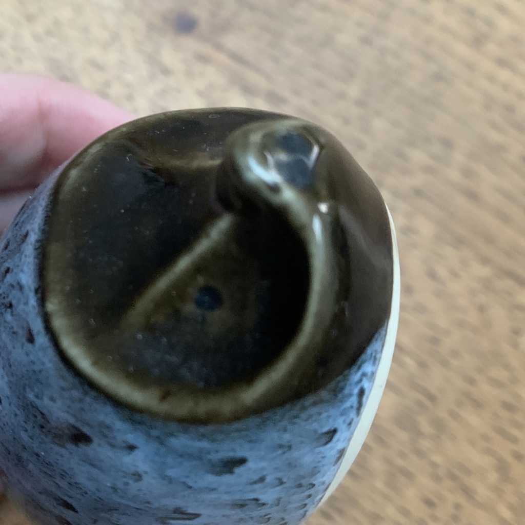 Small mottled glaze hedghog, ID help please Img_4526