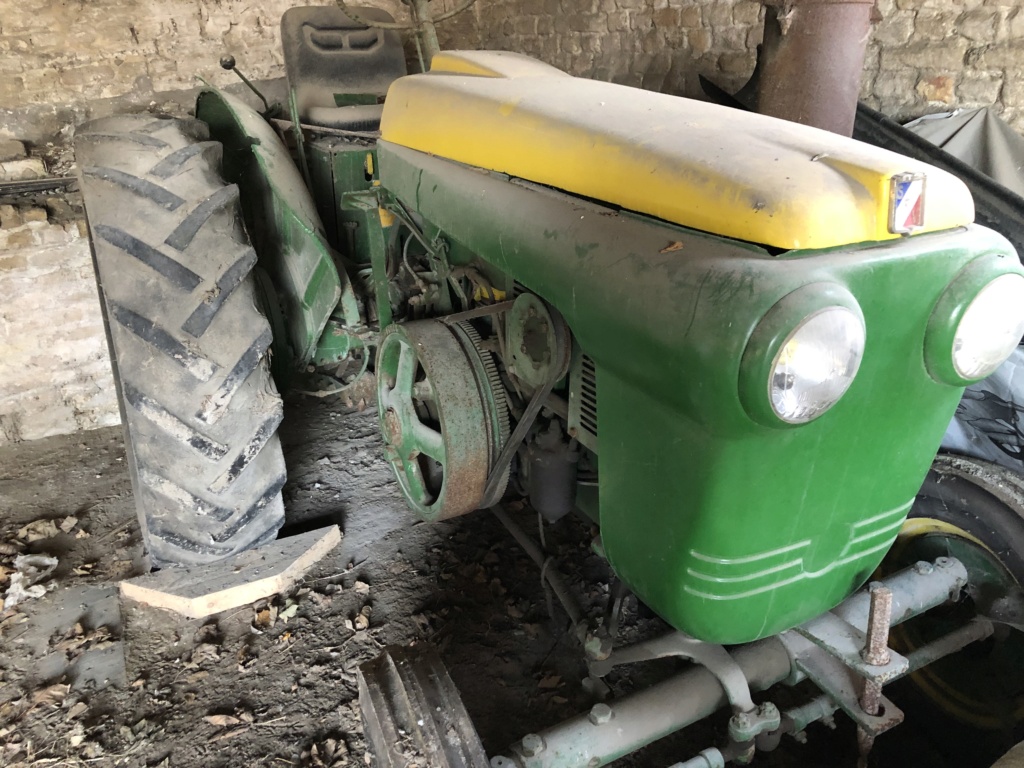 C'était quoi le premier tracteur à moteur de votre ferme? Img_1010