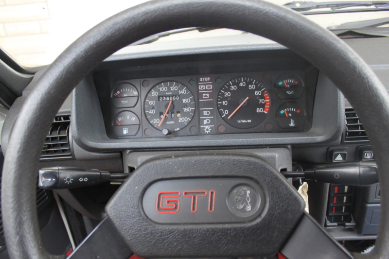 [85] 205 GTI 1L6 - 105cv - AM84 - Blanc Meije Img_9121