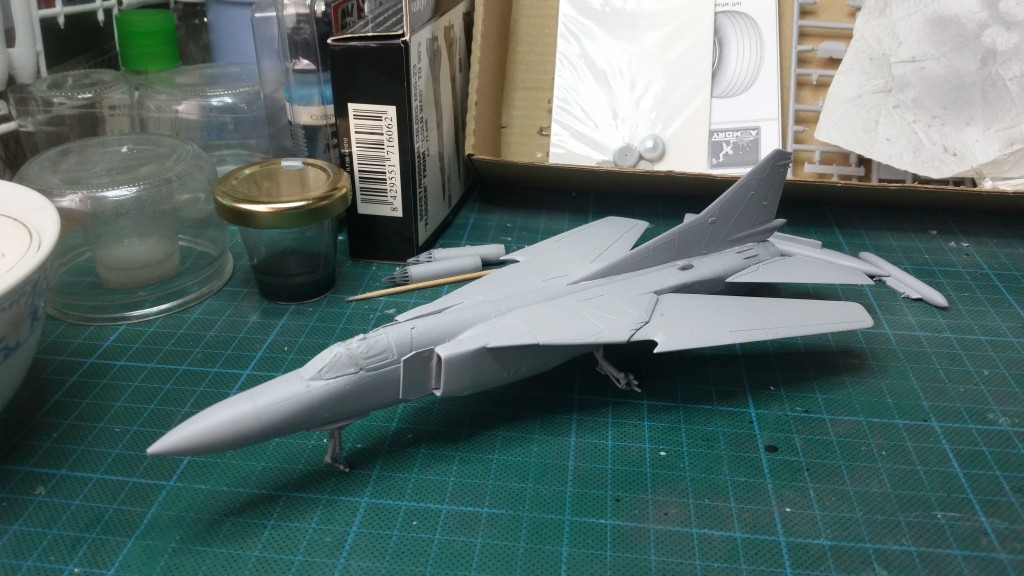 1/72 Zvezda MiG-27 conversion en MiG-23M Zp3410