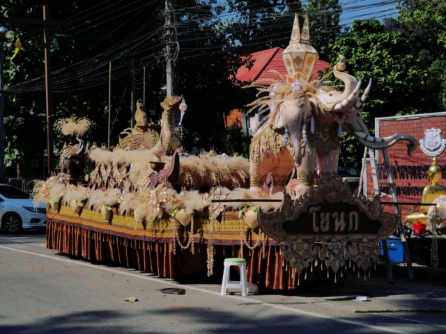 la fête du "loï krathong" Img_2199