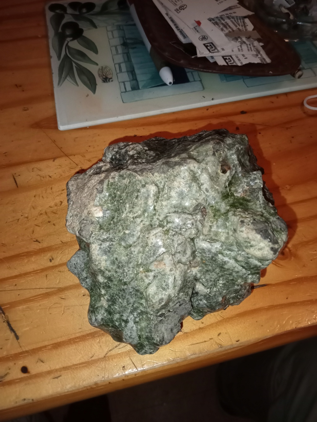 Qui peut me dire si c'est une météorite Img20210
