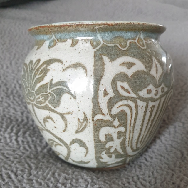 Help with identifying the mark on this vase 20230314