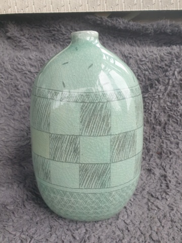 Green glazed vase, unmarked 20240112