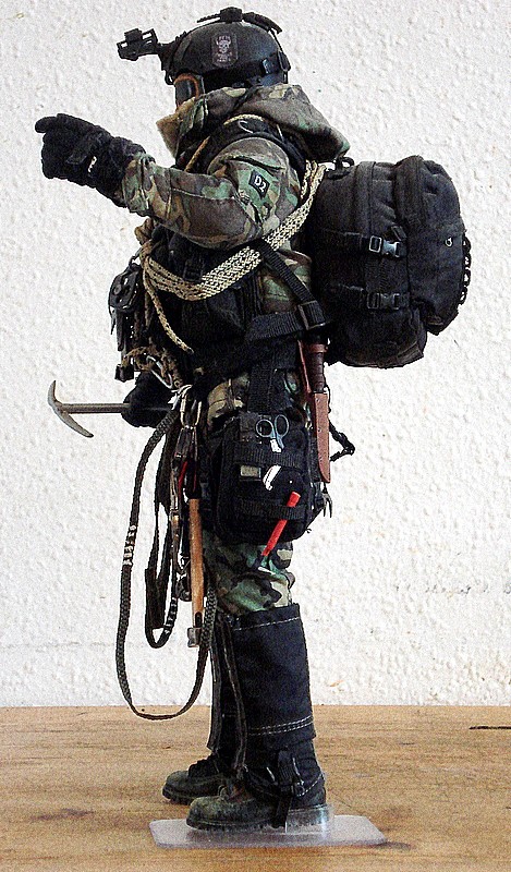 Navy SEAL Chasseur-Alpin par Hot Toy. Dsc08314