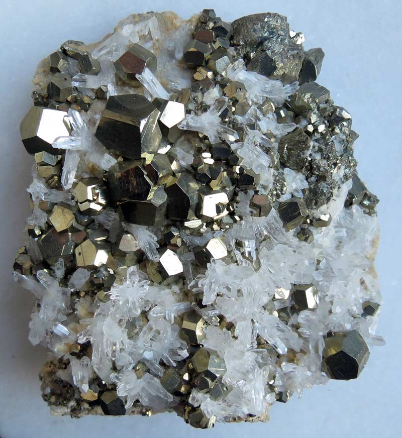 Quartz,pyrite manganocalcite  Pérou Pyrite12