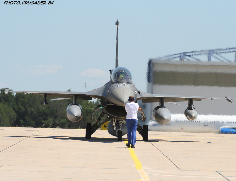 General Dynamics  F16  Falcon - Page 9 F-16d_18