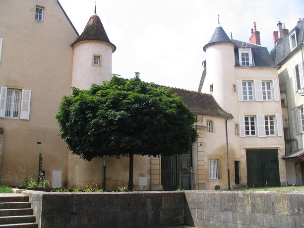 suite de la balade de Nevers,vers l'église st Etienne Img_0139