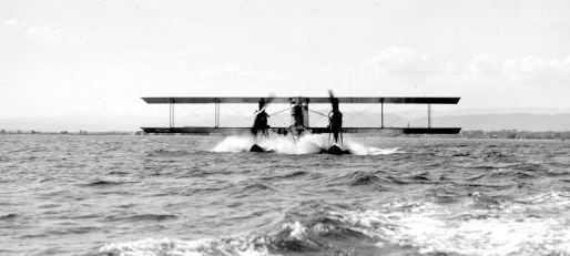 les avions de l'Aéronautique navale française Leo_2510