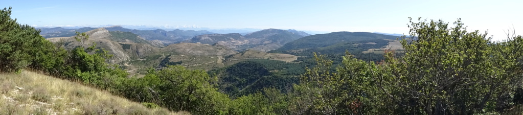 randonnée mi soleil mi ombre à la montée et sous la hêtraie avec panorama sympa à la descente! Ferras17