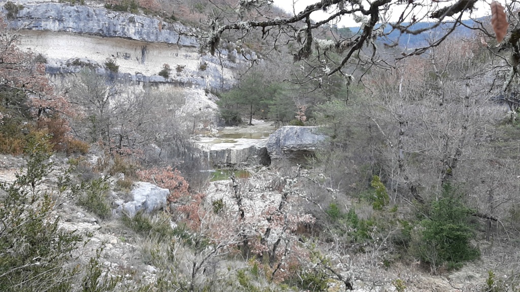 Pas vraiment de soleil mais belle petite rando Oppede19