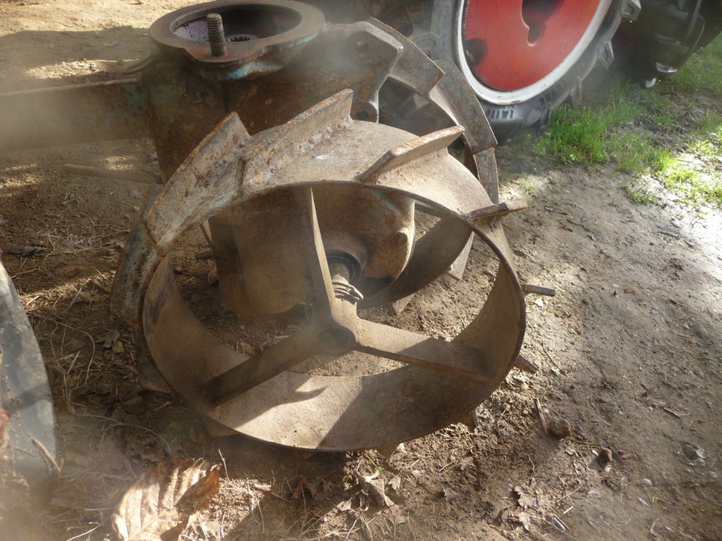 ( recherche ) petites roues en fer pour Staub 2000. P1130413