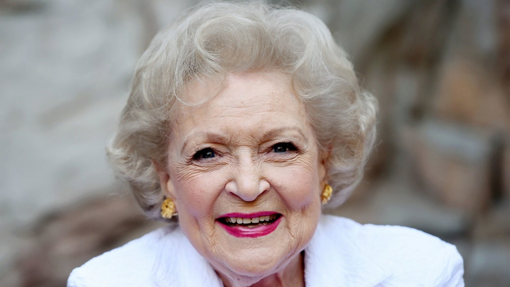 2021 - Betty White  1922-2021 Downlo10