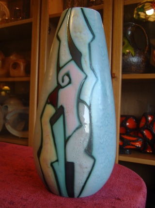 Gouda Art Pottery & Delftware (Holland) 00110