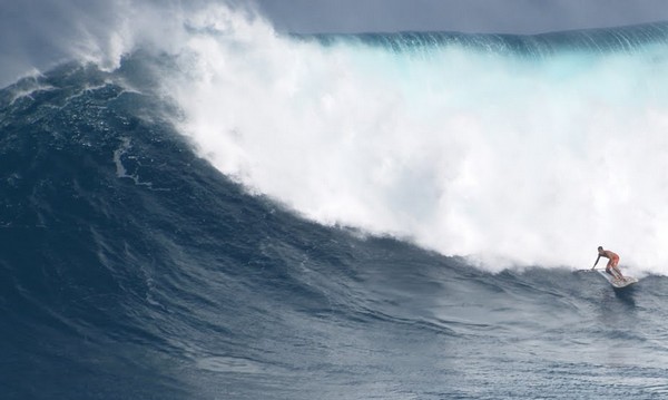 Enorme swell sur Hawaii Robert11