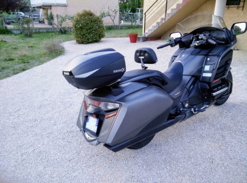 Là, on touche le fond ! - Top-case sur bagger Vue_ar10