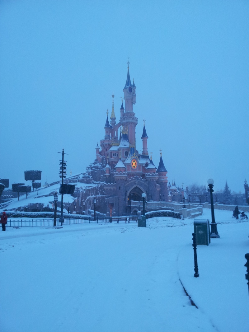 disneyland neige - Vos photos de Disneyland Paris sous la neige ! - Page 26 20130118