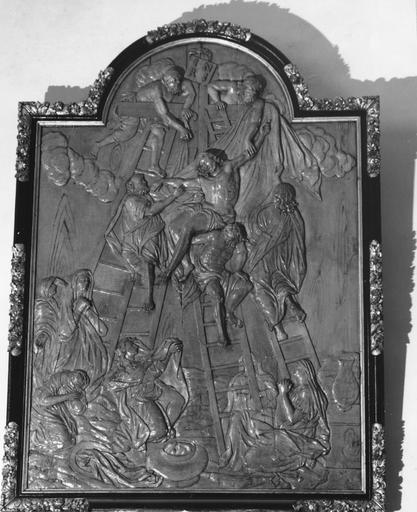plaque de bronze  représente une DESCENTE DE CROIX signée HVBERT - Page 2 Sap83_10