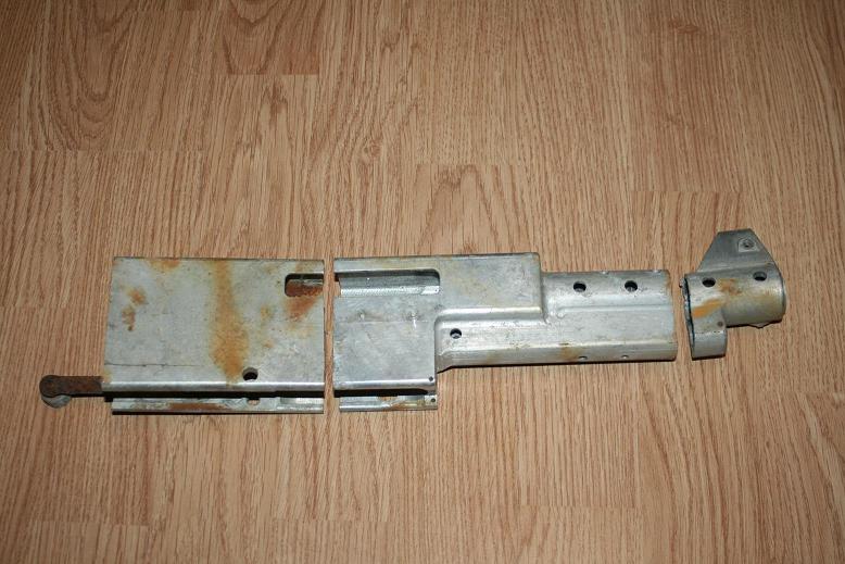 Epave de Pistolet Mitrailleur (prototype ) à identifier Carcas11