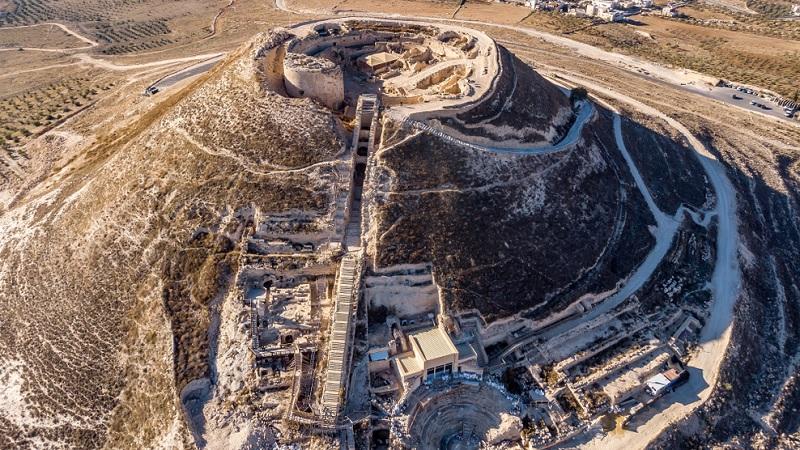Arqueólogos revelam partes ocultas do palácio do rei bíblico Herodes em Israel Herodi10