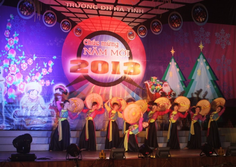 ĐH Hà Tĩnh tổ chức happy new year 2013 73483410