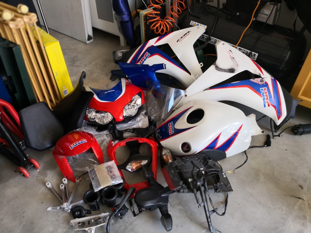 VENDUE /HONDA 1000 CBR RR 2010 11855 kms 6500 € Carte Grise ok Img_2014