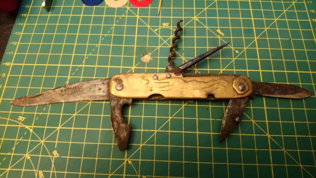 deux couteaux pliants trouvés au fond d' un tiroir... Dsc_0538