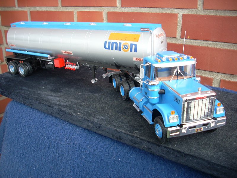GMC General mit Tanktrailer von AMT Comp_073