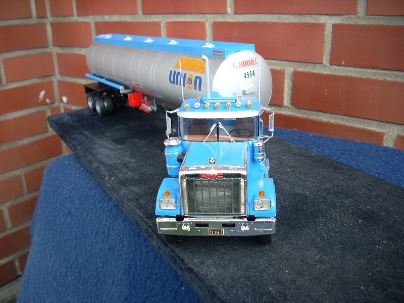 GMC General mit Tanktrailer von AMT Comp_074