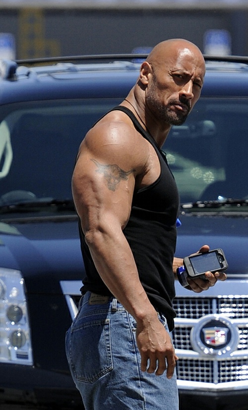 Dwayne The Rock Johnson - Page 2 The-ro10