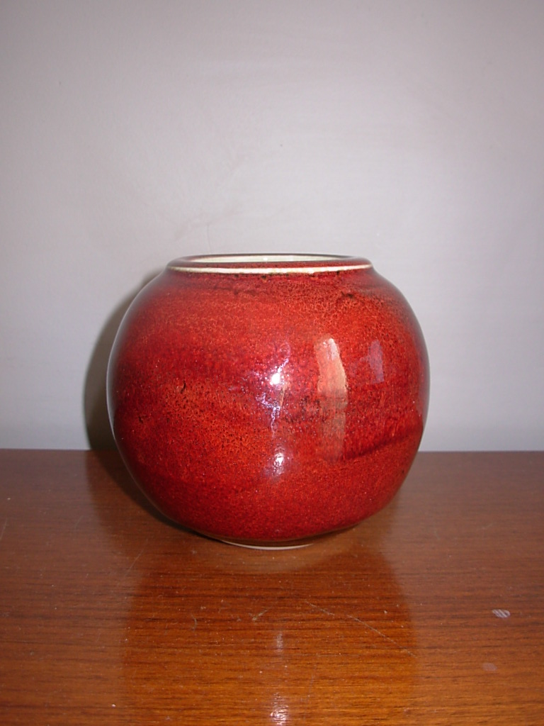 petit vase boule porcelaine emaillé marque à identifier  01311