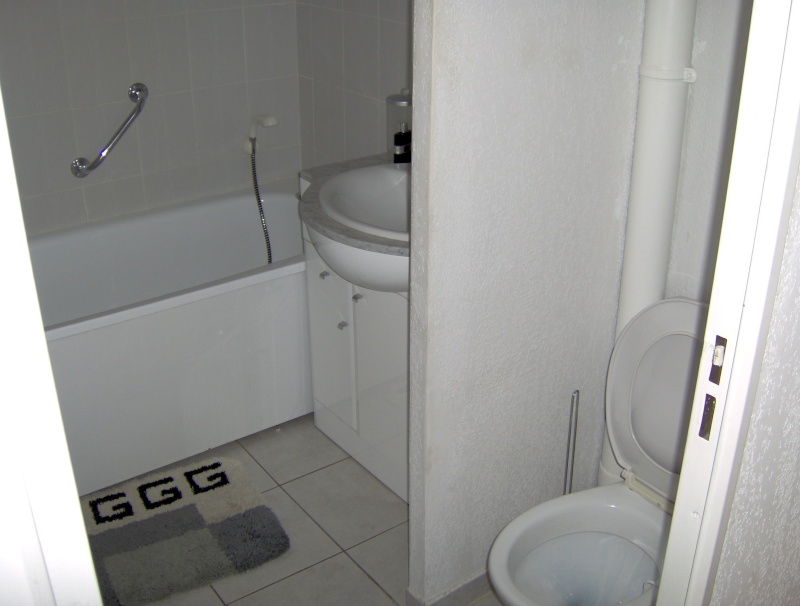 Salle de bain avec baignoire Hpim0215