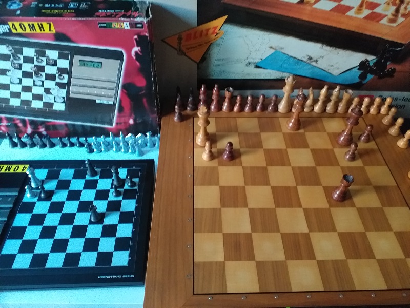 Mephisto from Saitek : Chess Challenger 40 MHz / 10 MHz O9-4-211