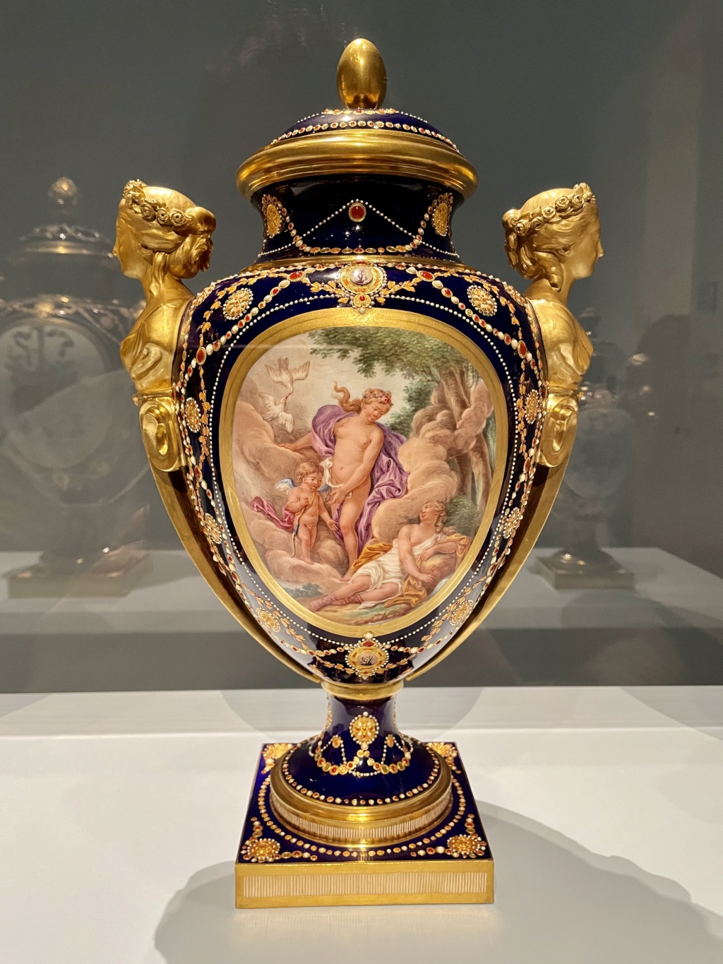 Exposition : Porcelain from Versailles Vases for a King & Queen. Getty Center, Los Angeles 08370810