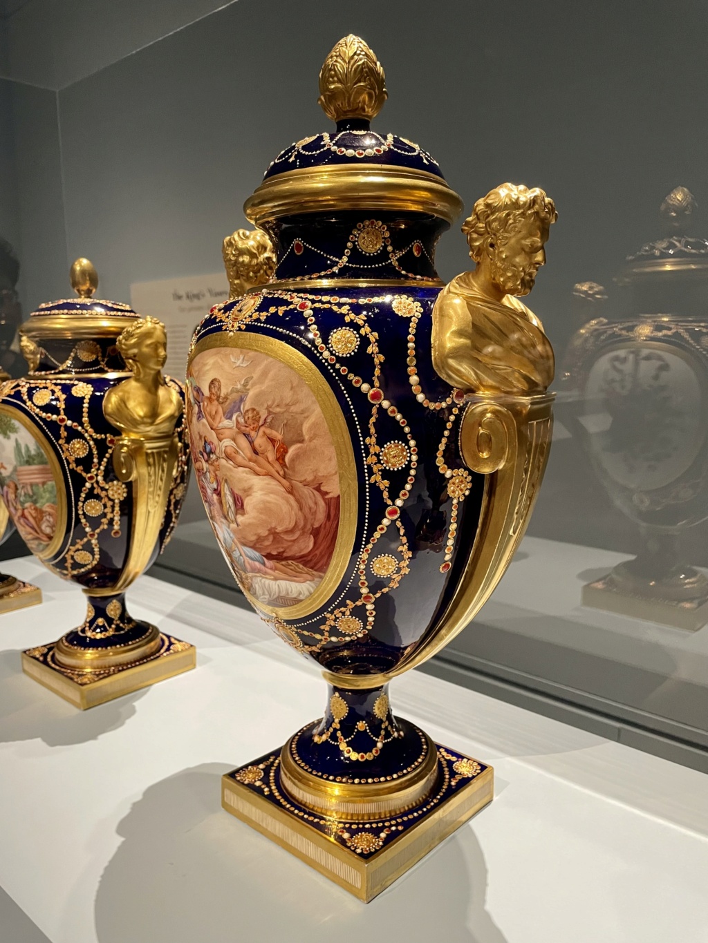 Exposition : Porcelain from Versailles Vases for a King & Queen. Getty Center, Los Angeles 2b0e3b10