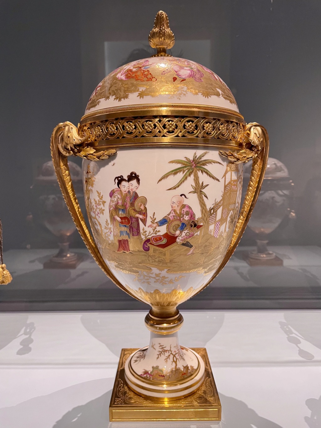 Exposition : Porcelain from Versailles Vases for a King & Queen. Getty Center, Los Angeles 349fb610