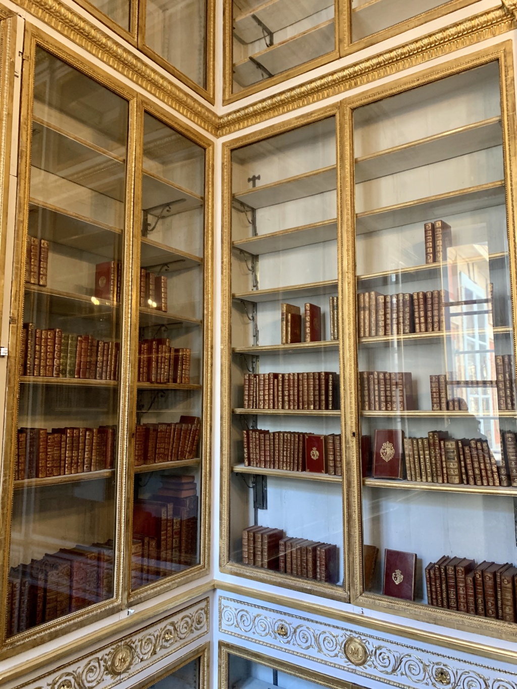 La bibliothèque de la reine au château de Versailles 9e2deb10